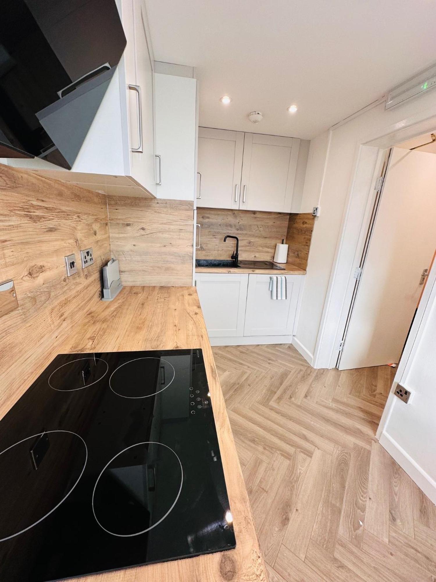 R1 - Private Room In Modern Shared Apartment, Each With Kitchenette, Central Бірмінгем Екстер'єр фото